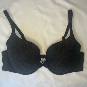 Victoria’s Secret Smooth and Lace Bra
